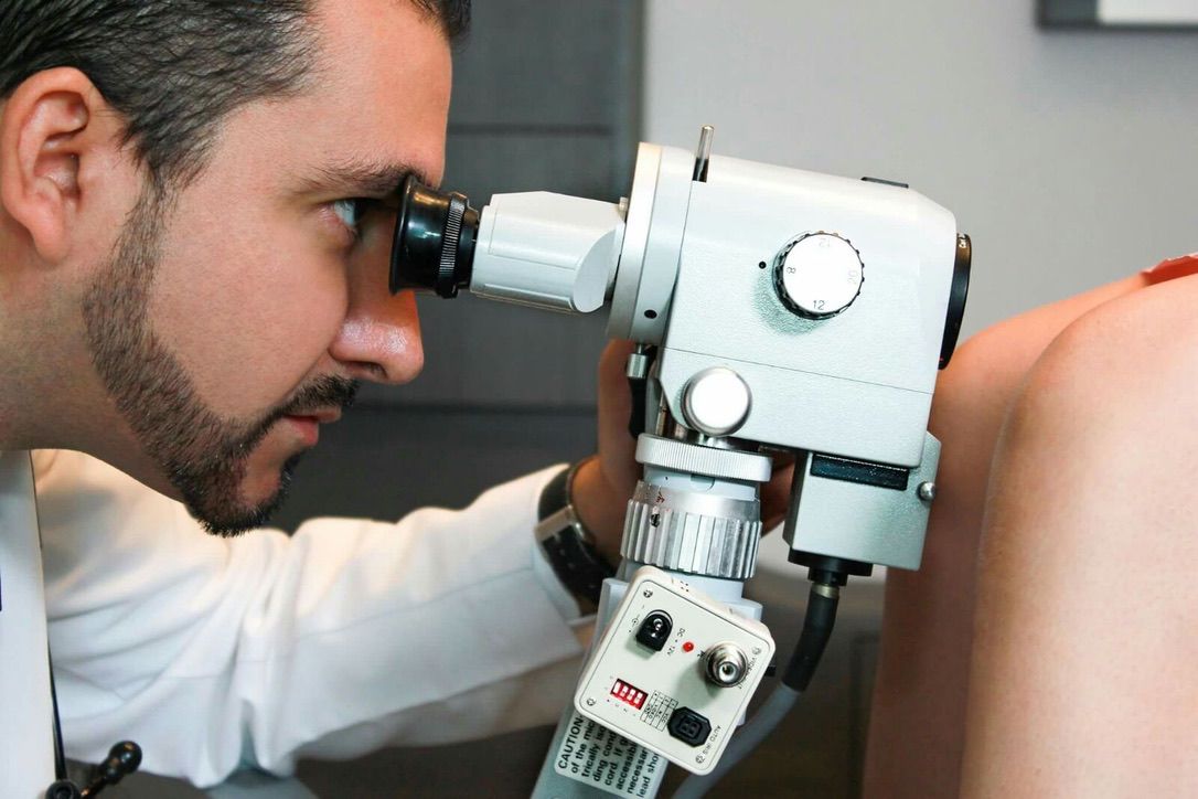 Dr. Fernando Mendoza Calderón